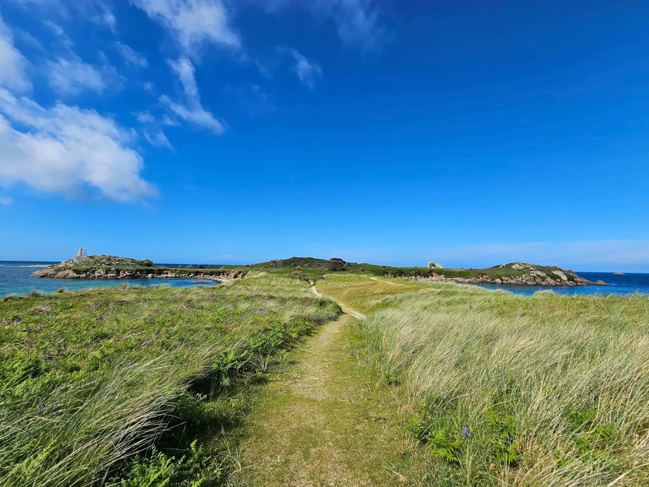 Sentier vers la mer