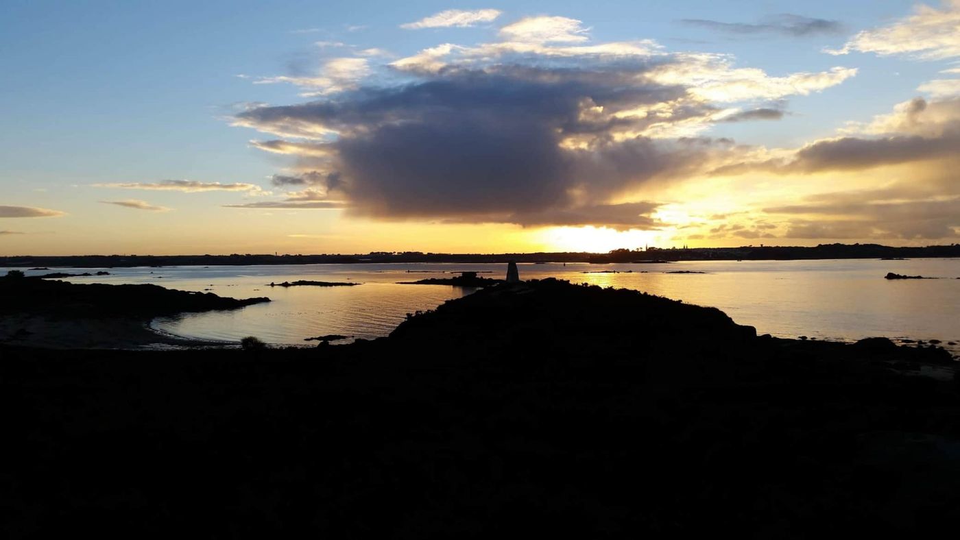 Le ciel du soir sur la baie